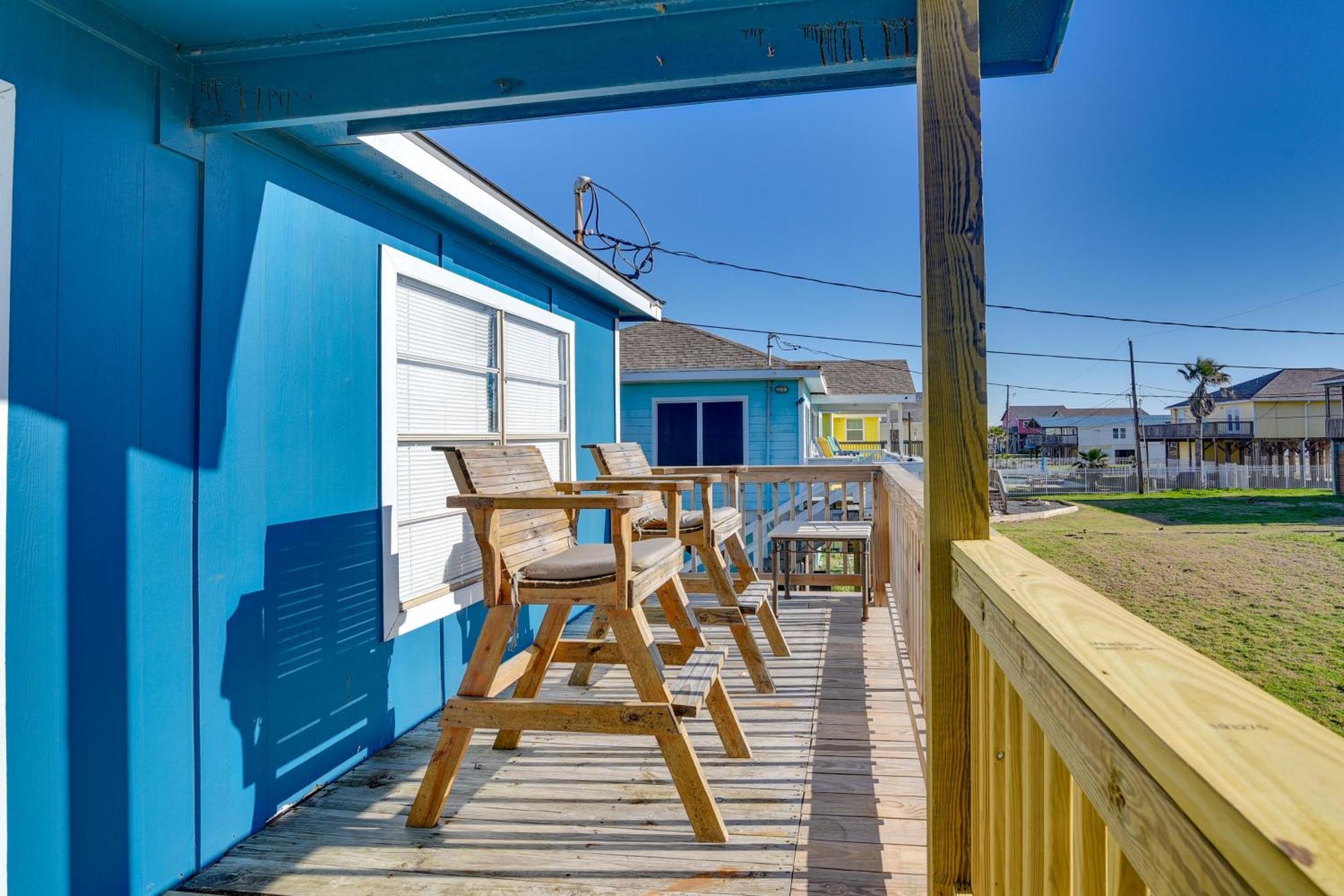 Second-Row Surfside Beach House Newly Renovated! Exterior photo