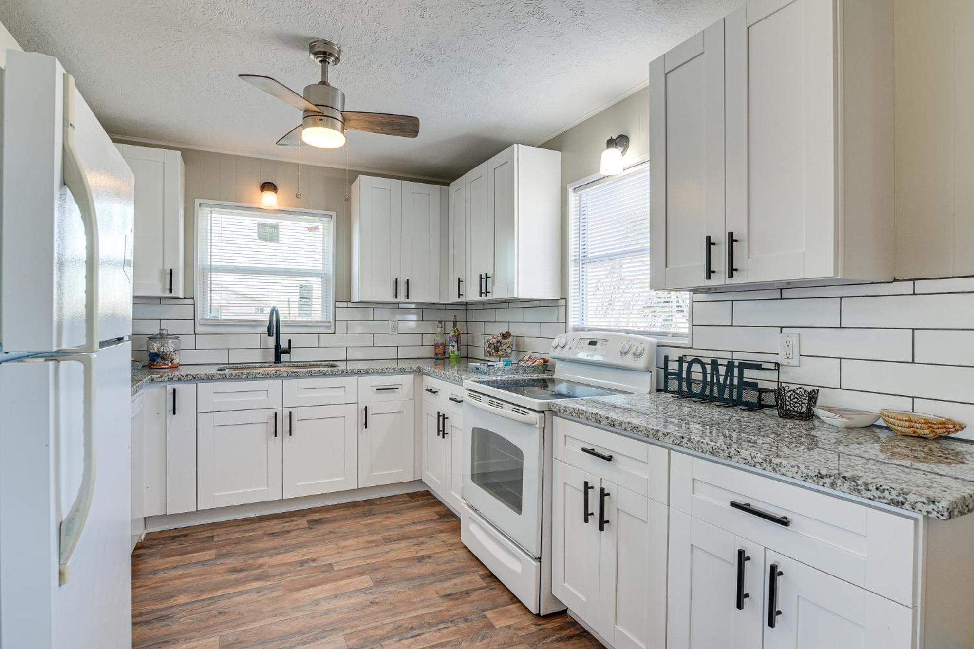Second-Row Surfside Beach House Newly Renovated! Exterior photo