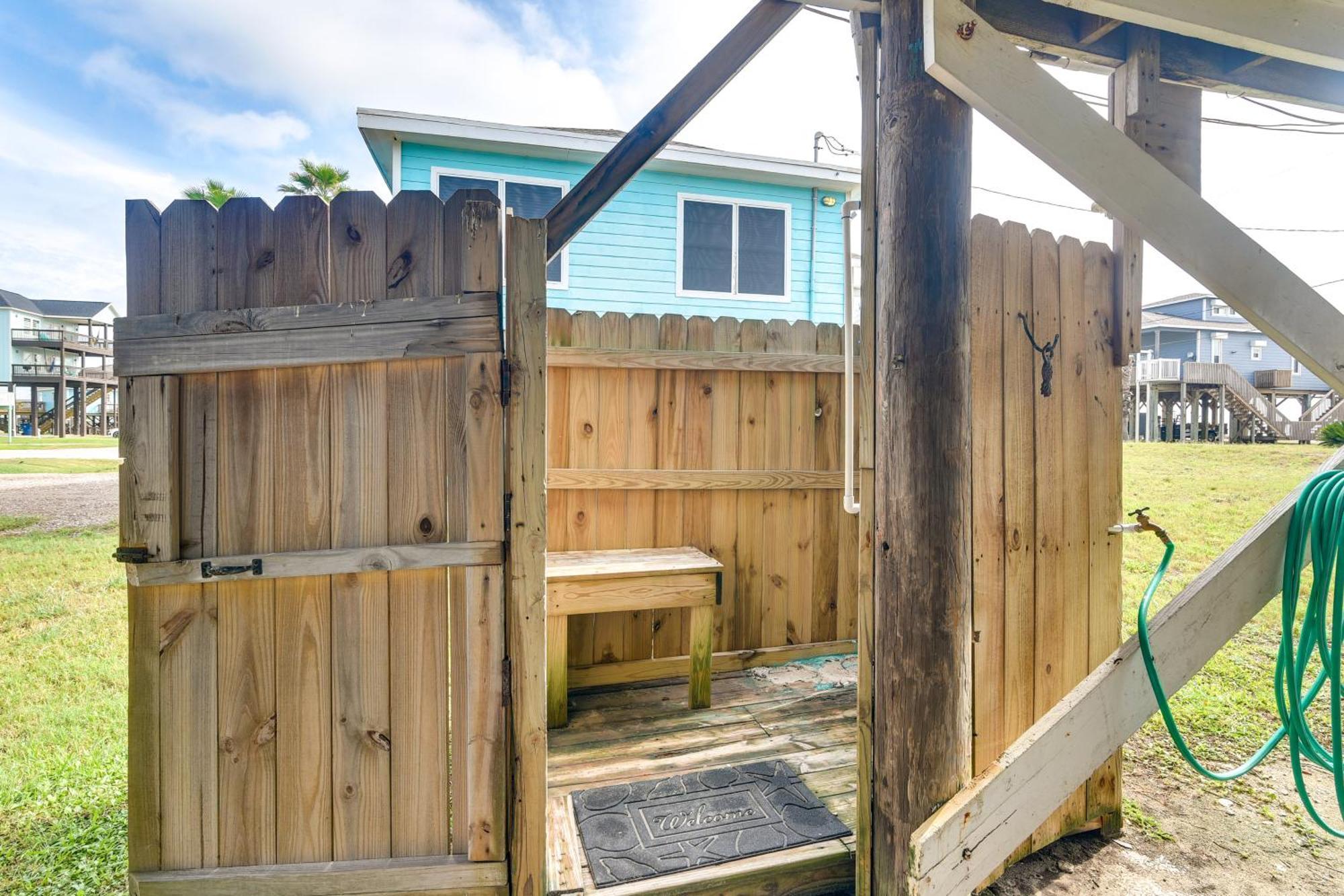 Second-Row Surfside Beach House Newly Renovated! Exterior photo